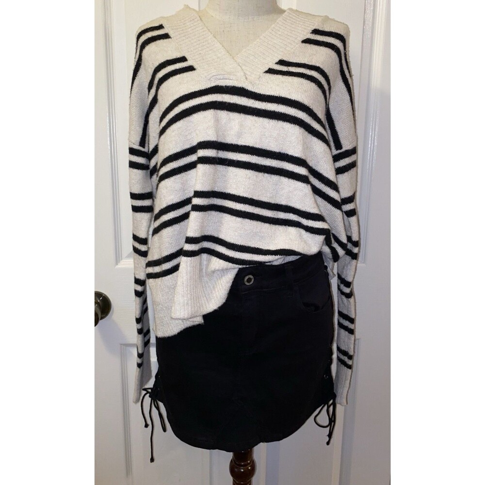 a.n.a Beige Black Striped V-Neck Knit Pullover Sweater Women L Long Sleeve